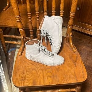 Frye sued tennis shoes